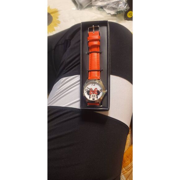 NEW IN BOX AVON COLLECTIBLE PEEK- A- BOO MINNIE MOUSE WATCH - Picture 1 of 6